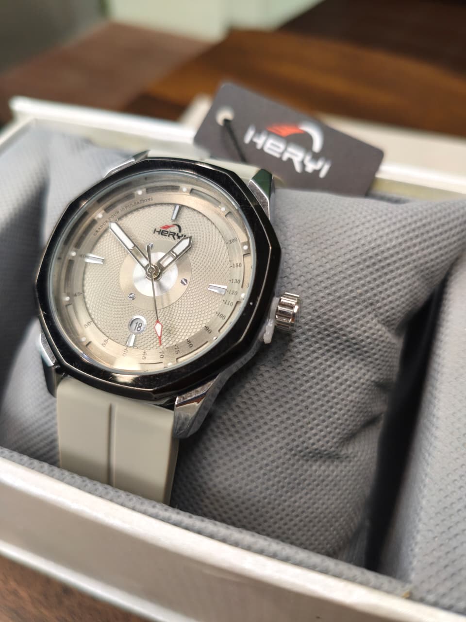 HEYRI Light Grey Dial Men's Quartz Watch | Premium Silicone Strap | Magnetic Lock