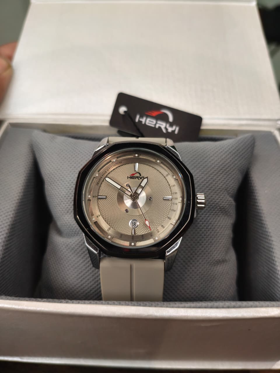 HEYRI Light Grey Dial Men's Quartz Watch | Premium Silicone Strap | Magnetic Lock